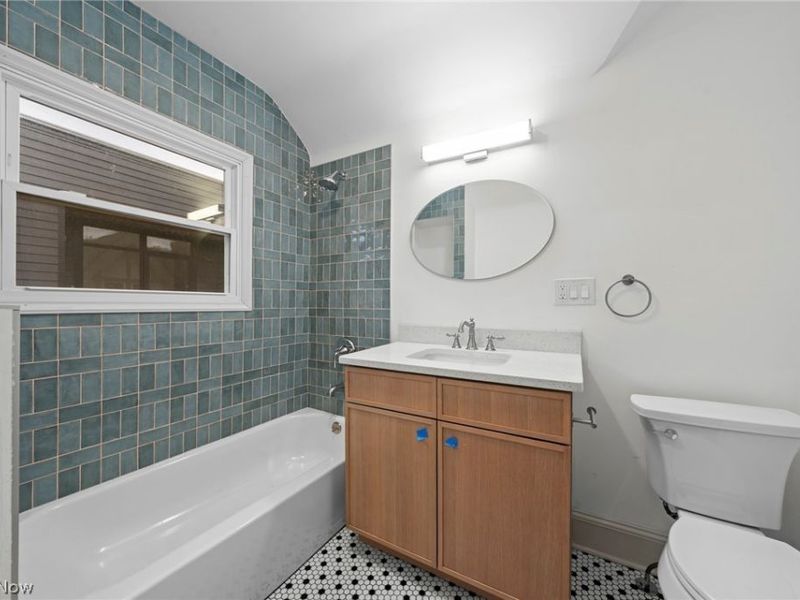 9805 Lake Avenue, Cleveland, OH 44102 Photo 29