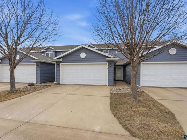 1213 N Pekin Pl, Sioux Falls, SD 57107