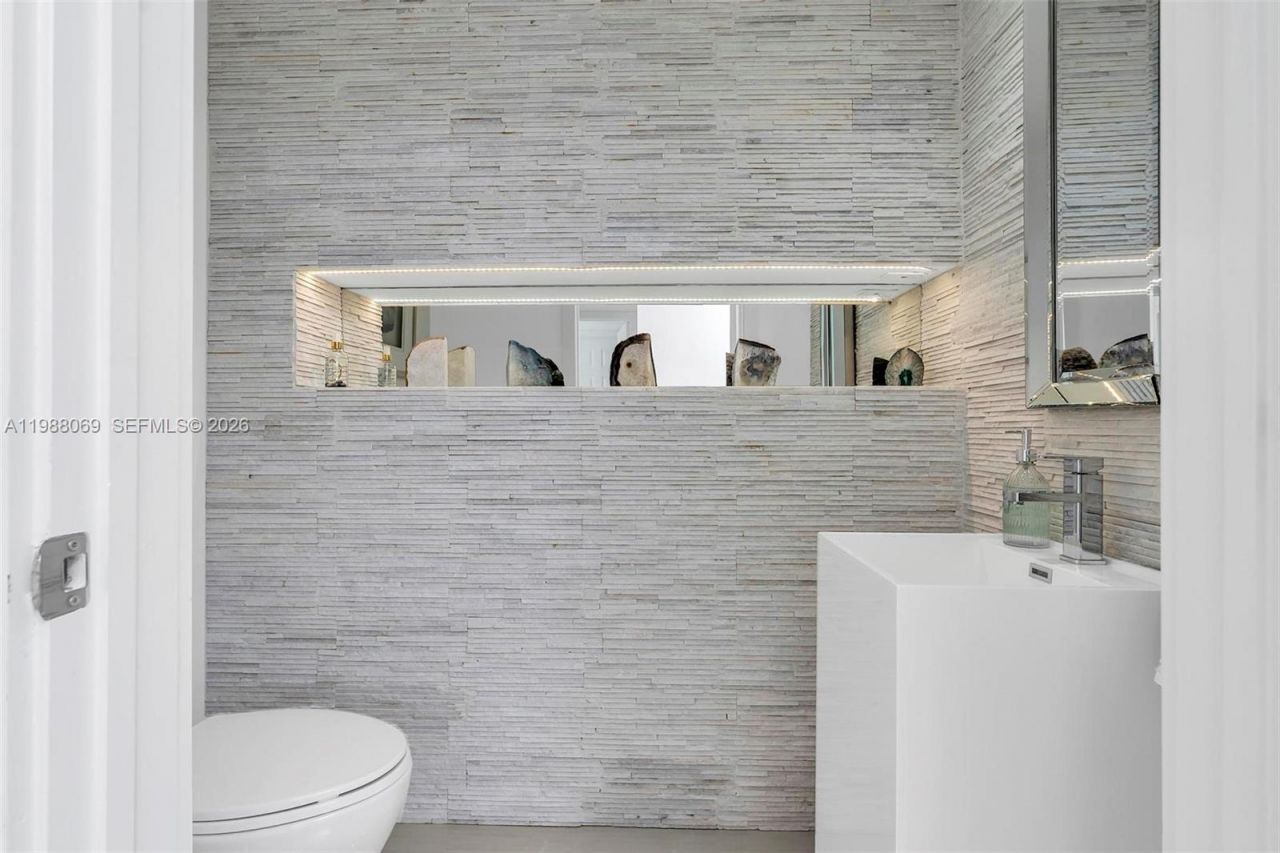 3370 Hidden Bay Dr, Unit 2210, Aventura, FL 33180 Photo