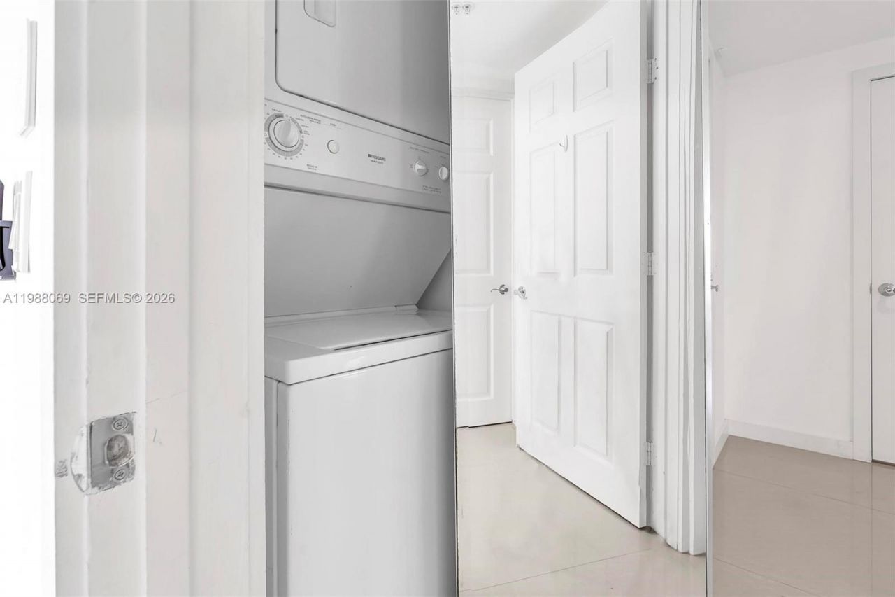 3370 Hidden Bay Dr, Unit 2210, Aventura, FL 33180 Photo