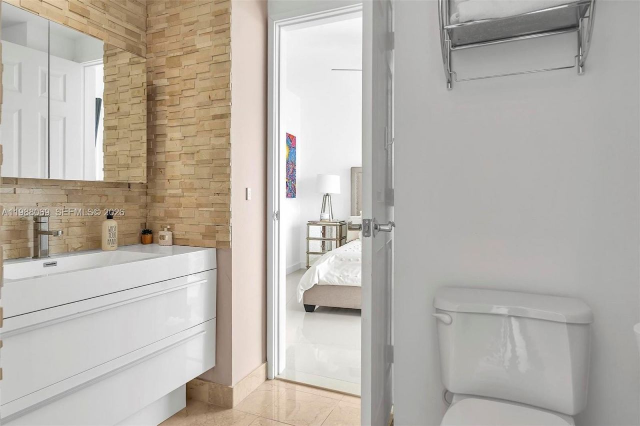 3370 Hidden Bay Dr, Unit 2210, Aventura, FL 33180 Photo