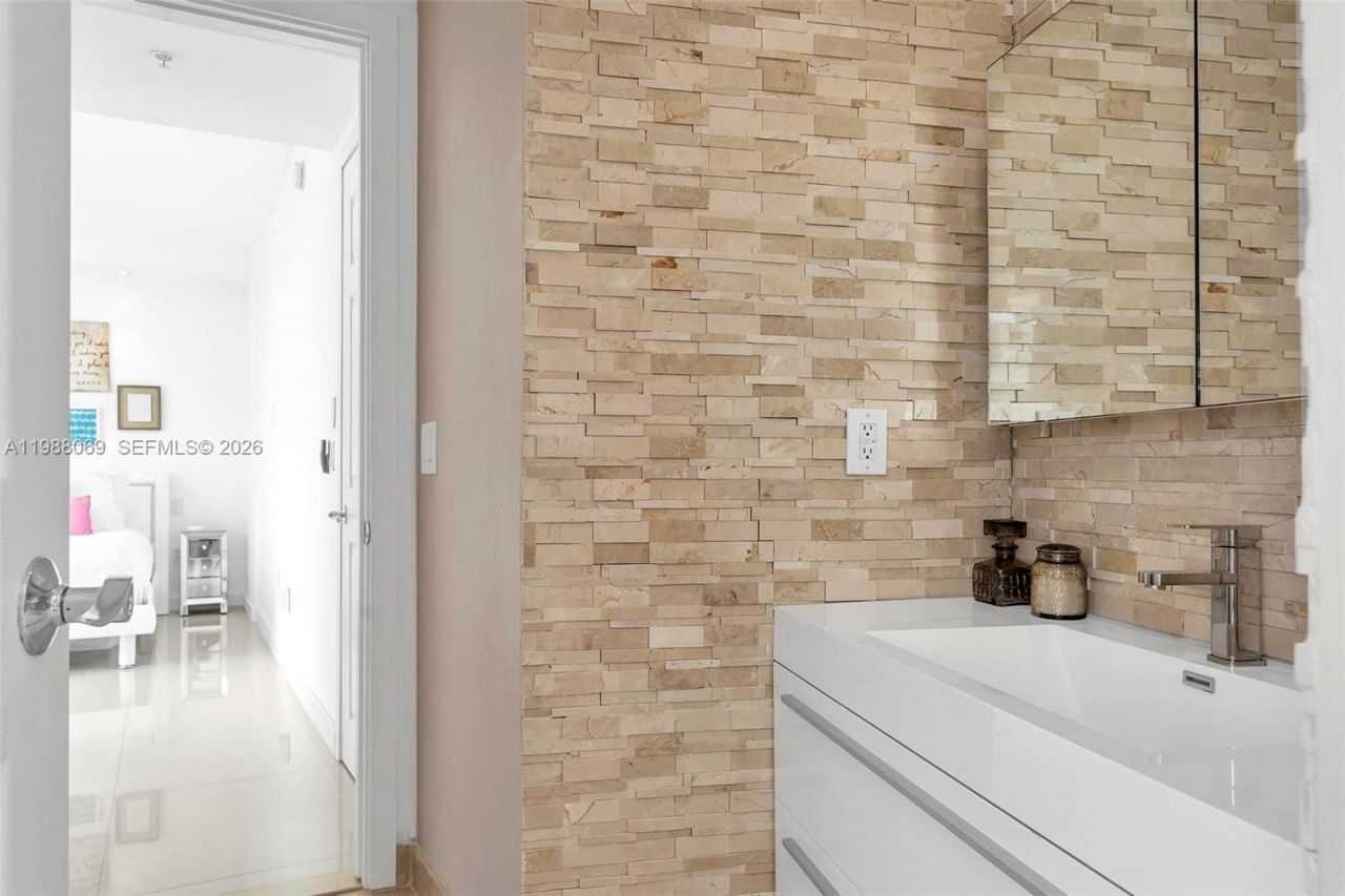 3370 Hidden Bay Dr, Unit 2210, Aventura, FL 33180 Photo