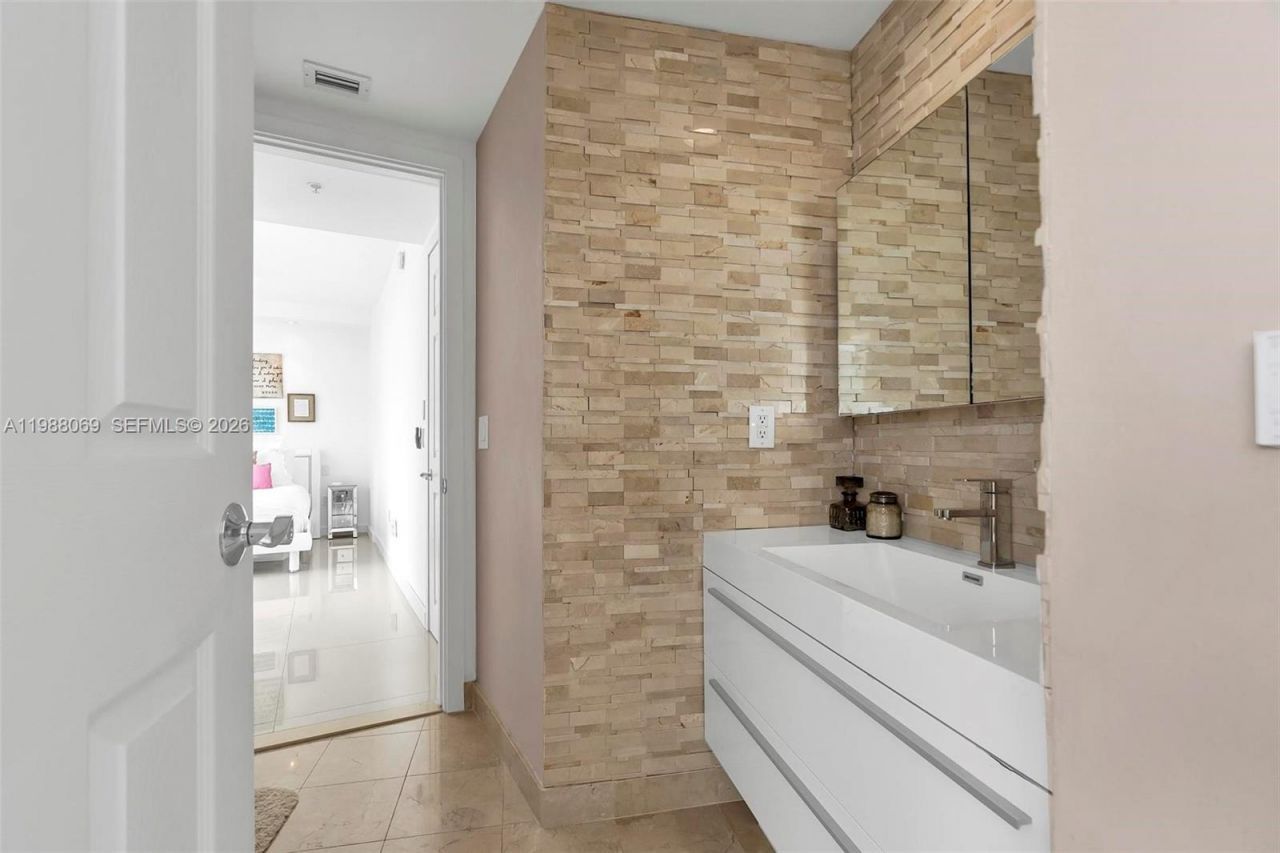 3370 Hidden Bay Dr, Unit 2210, Aventura, FL 33180 Photo