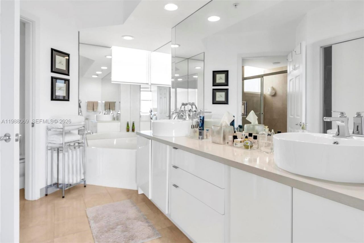 3370 Hidden Bay Dr, Unit 2210, Aventura, FL 33180 Photo