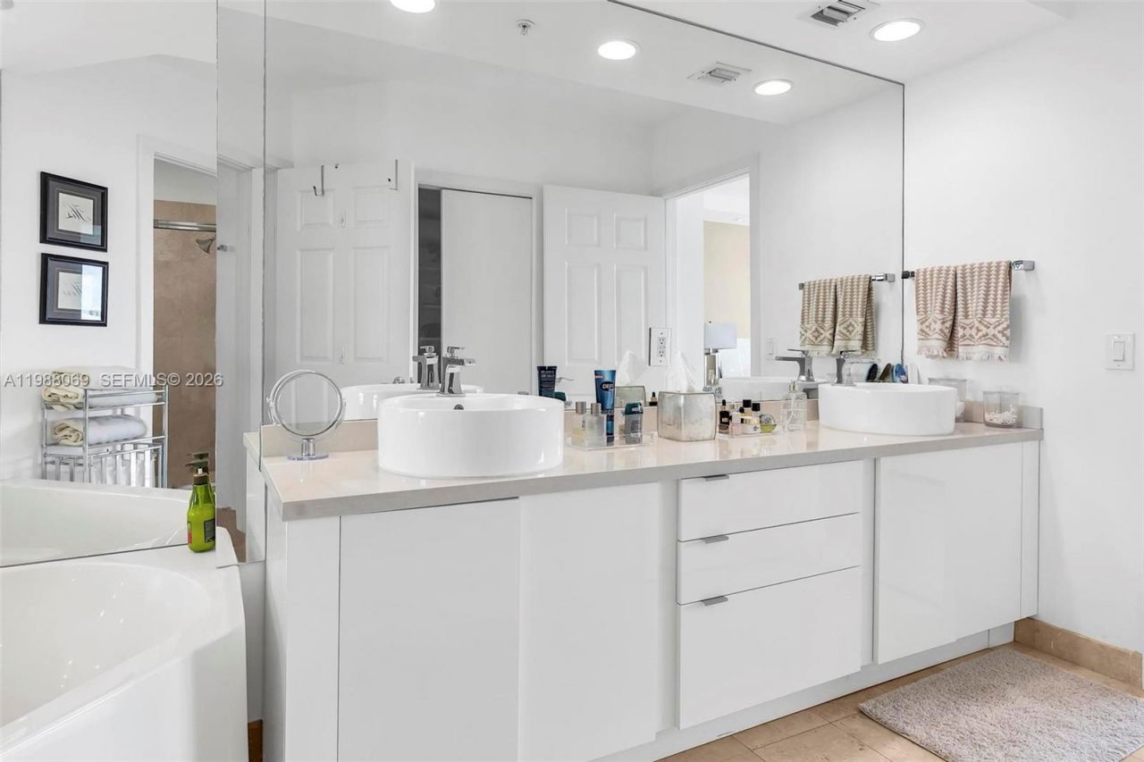 3370 Hidden Bay Dr, Unit 2210, Aventura, FL 33180 Photo