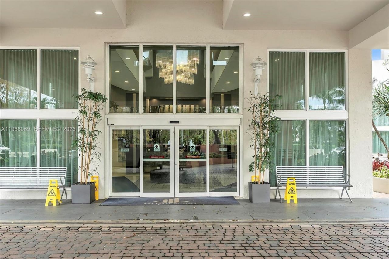 3370 Hidden Bay Dr, Unit 2210, Aventura, FL 33180 Photo