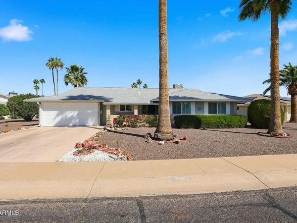 10402 W WININGER Circle, Sun City, AZ 85351