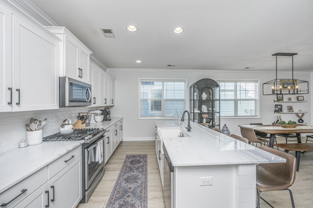 1073 Oak Bluff Avenue Photo 10