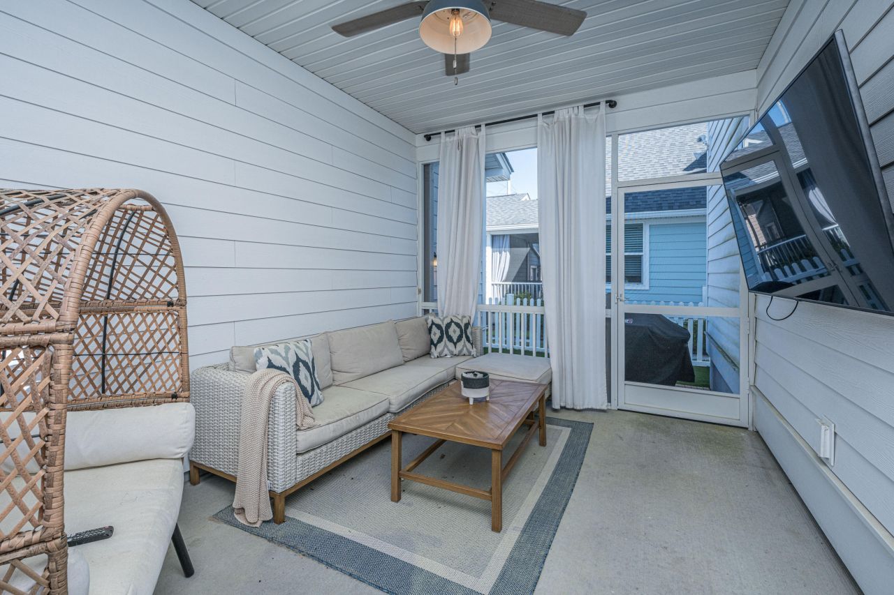 1073 Oak Bluff Avenue Photo 13