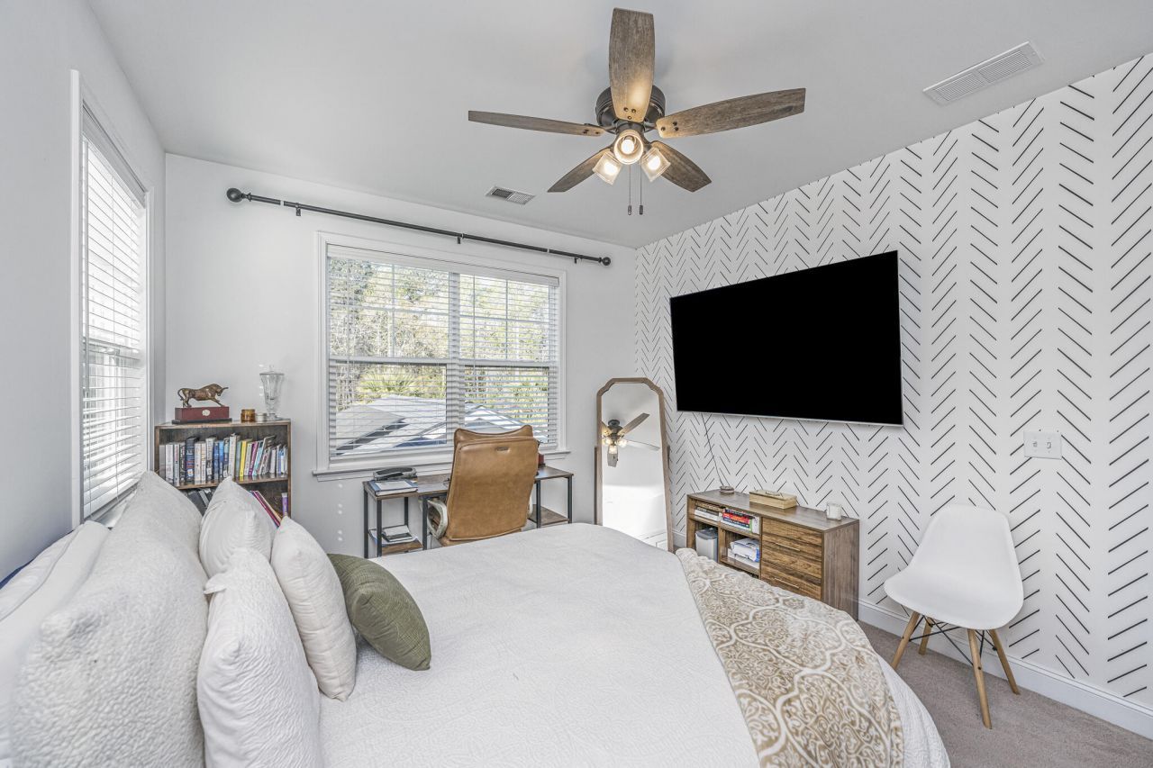 1073 Oak Bluff Avenue Photo 24