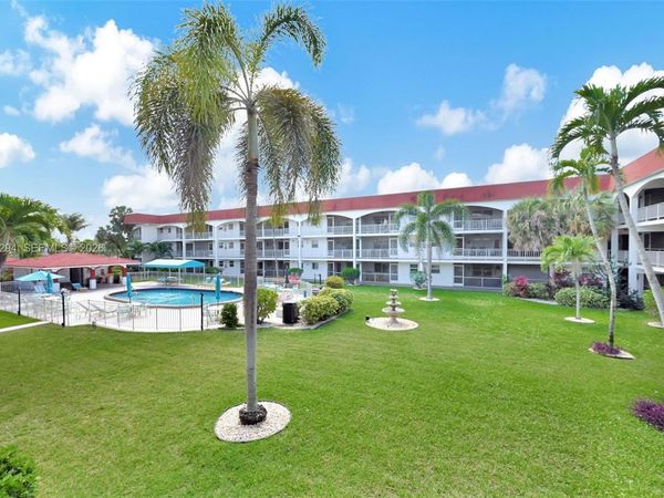 580 Egret Dr, Unit 122, Hallandale Beach, FL 33009