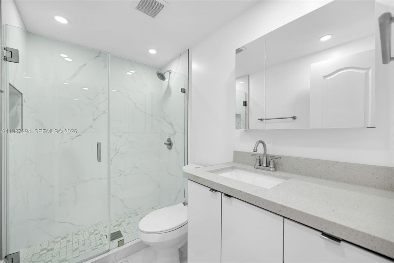 580 Egret Dr, Unit 122, Hallandale Beach, FL 33009 Photo