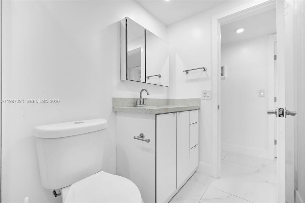 580 Egret Dr, Unit 122, Hallandale Beach, FL 33009 Photo