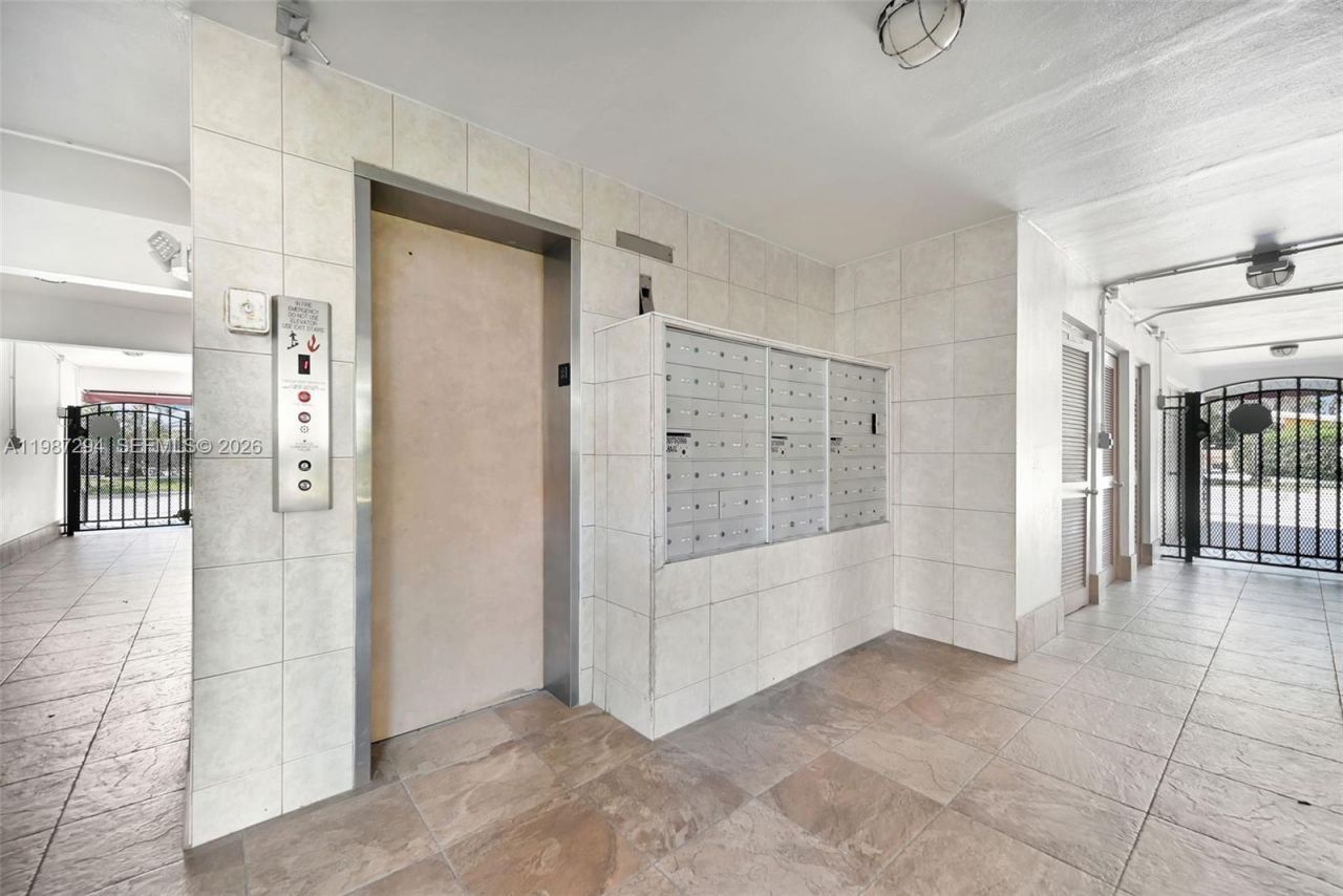 580 Egret Dr, Unit 122, Hallandale Beach, FL 33009 Photo