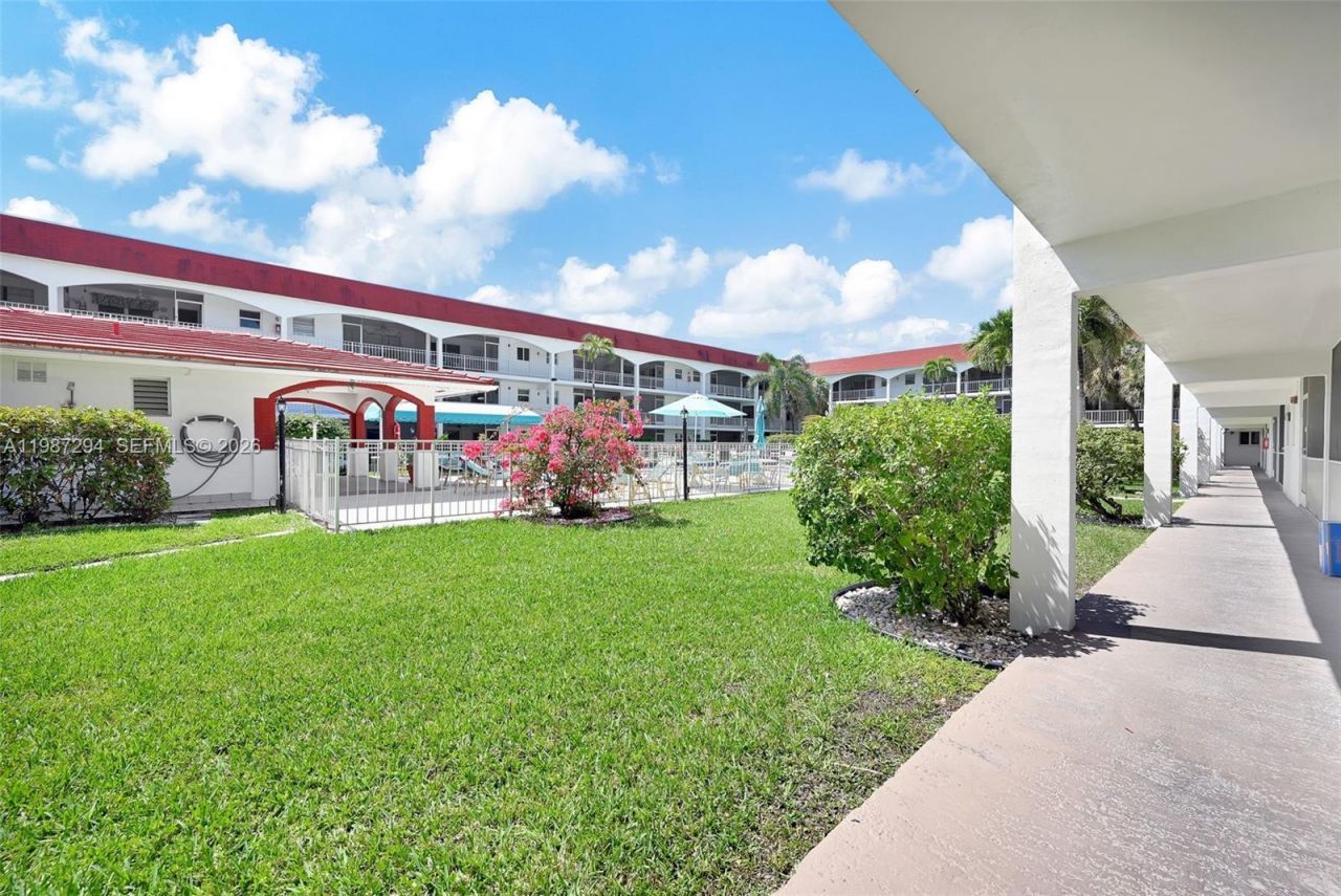 580 Egret Dr, Unit 122, Hallandale Beach, FL 33009 Photo