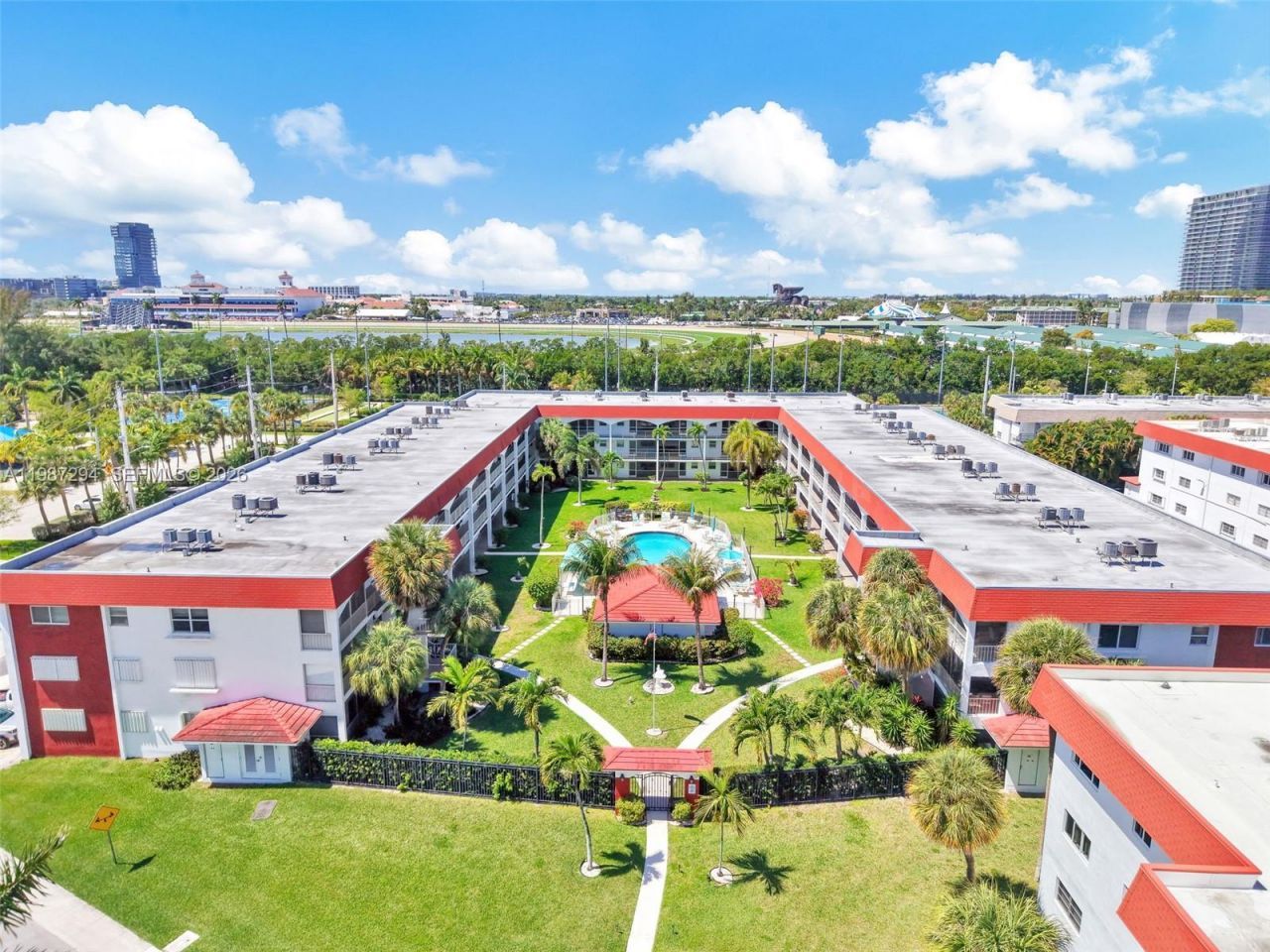 580 Egret Dr, Unit 122, Hallandale Beach, FL 33009 Photo