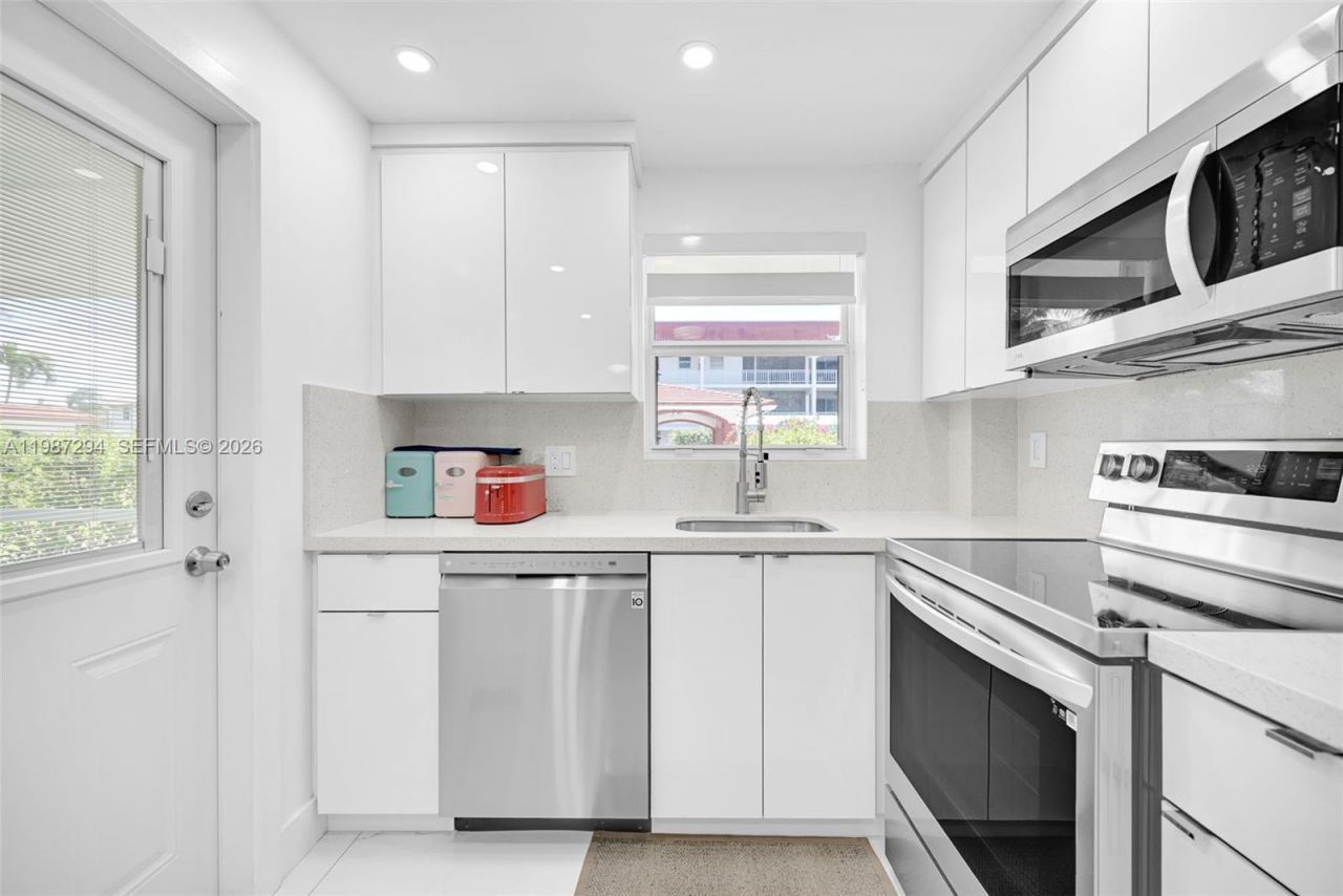 580 Egret Dr, Unit 122, Hallandale Beach, FL 33009 Photo