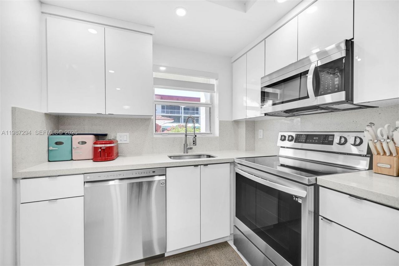 580 Egret Dr, Unit 122, Hallandale Beach, FL 33009 Photo