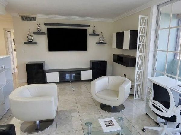 5055 NW 7th St, Unit 206, Miami, FL 33126