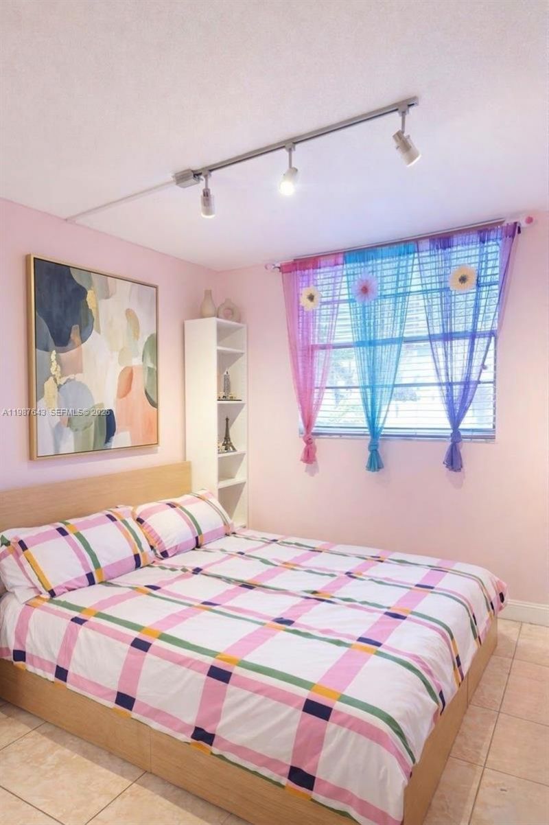 5055 NW 7th St, Unit 206, Miami, FL 33126 Photo