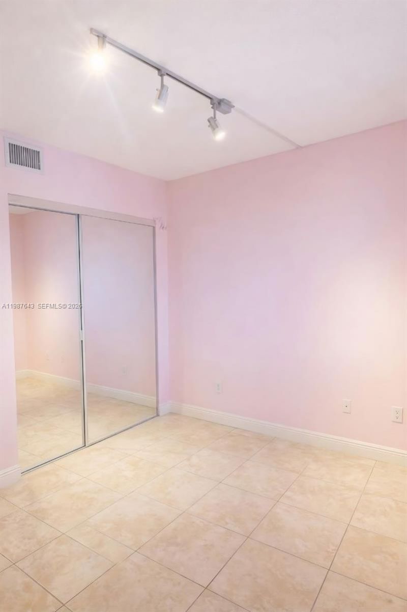 5055 NW 7th St, Unit 206, Miami, FL 33126 Photo