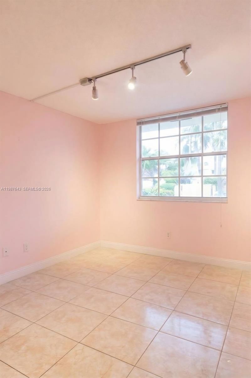 5055 NW 7th St, Unit 206, Miami, FL 33126 Photo