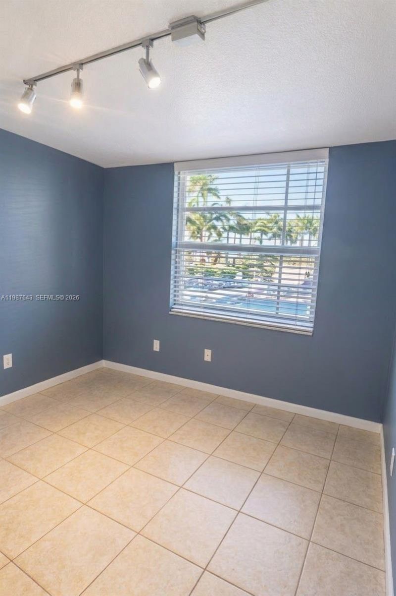 5055 NW 7th St, Unit 206, Miami, FL 33126 Photo