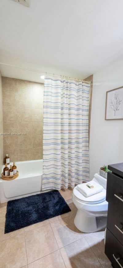 5055 NW 7th St, Unit 206, Miami, FL 33126 Photo