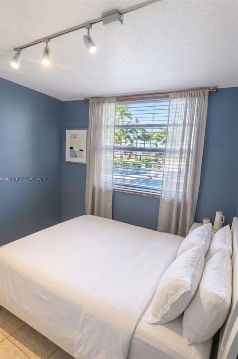 5055 NW 7th St, Unit 206, Miami, FL 33126 Photo