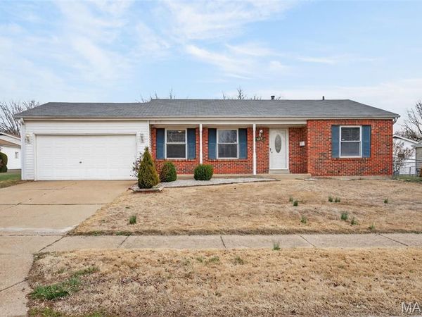 525 Fox Crest Drive, Hazelwood, MO 63042