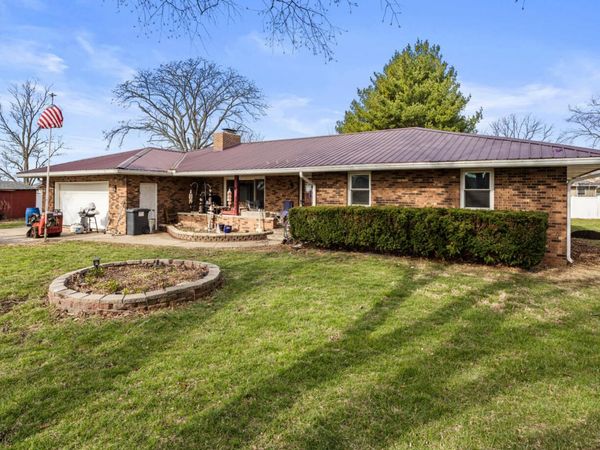 5 Truman Court, Philo, IL 61864