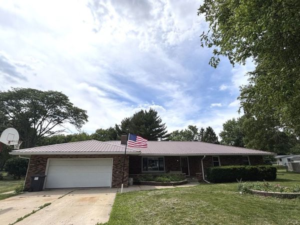 5 Truman Court, Philo, IL 61864
