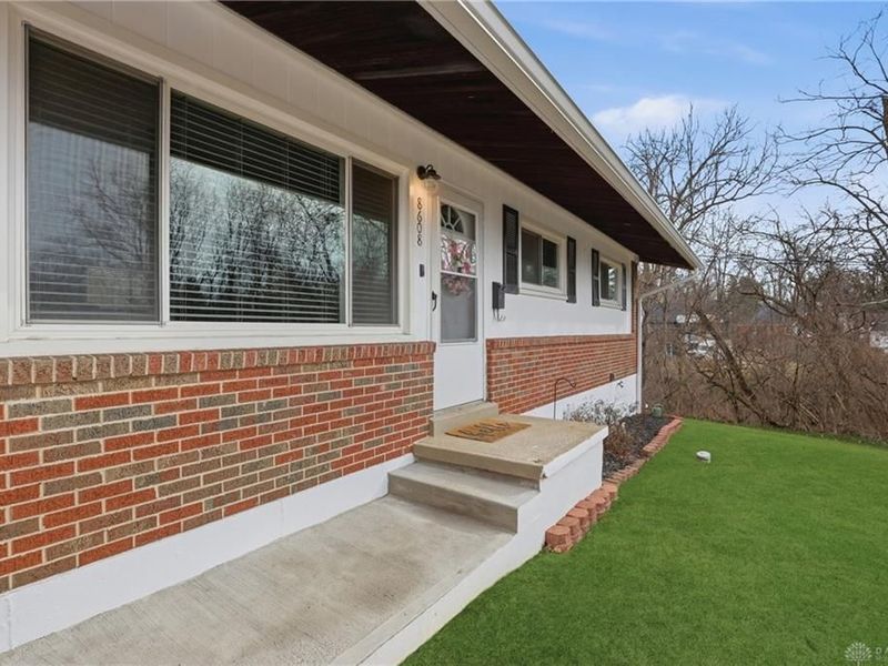 8608 Dundalk Court, Deer Park, OH 45236 Photo 3