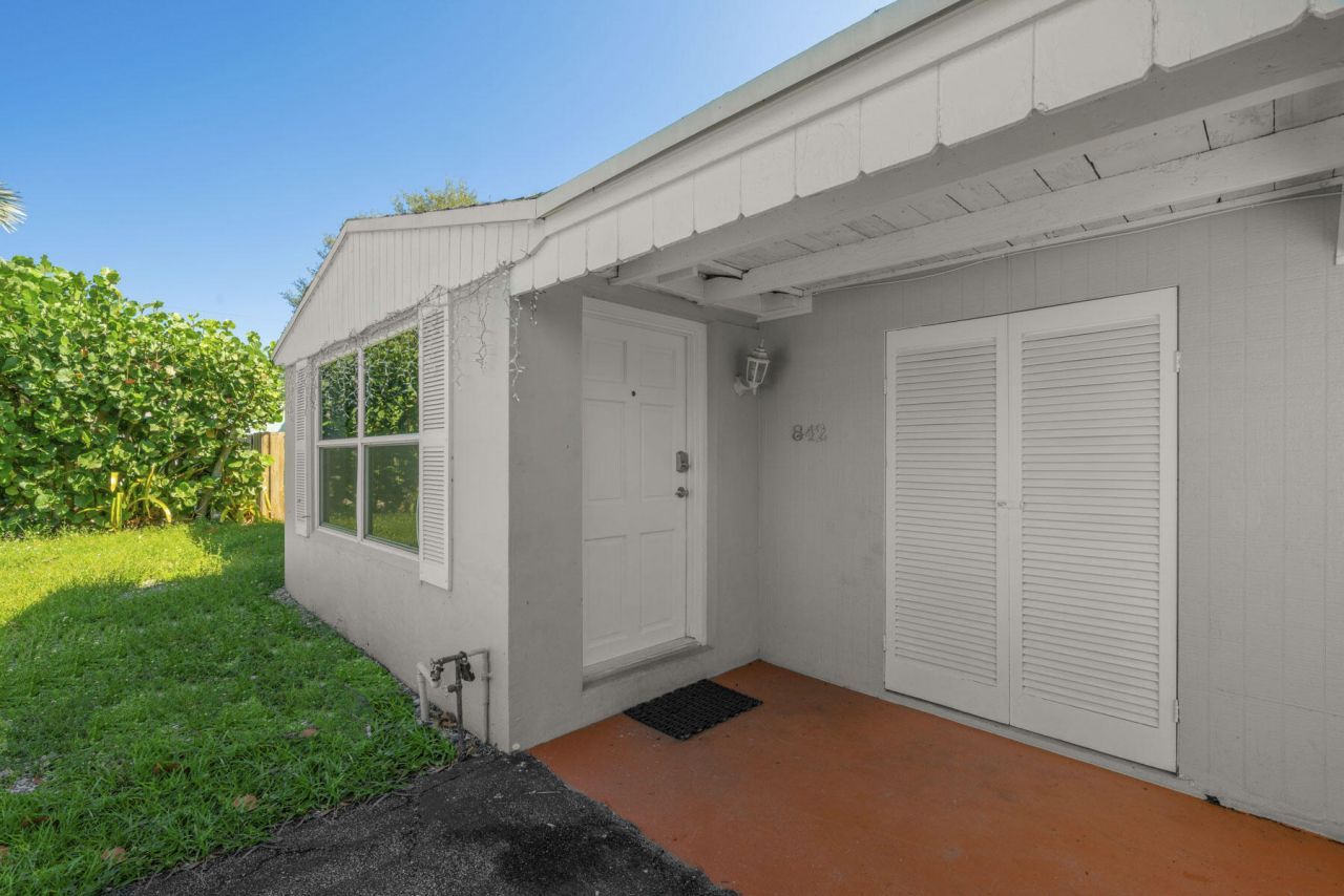 842 SW 11th Court, Fort Lauderdale, FL 33315 Photo