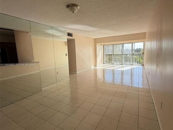 9180 Fontainebleau Blvd , Unit 401, Miami, FL 33172