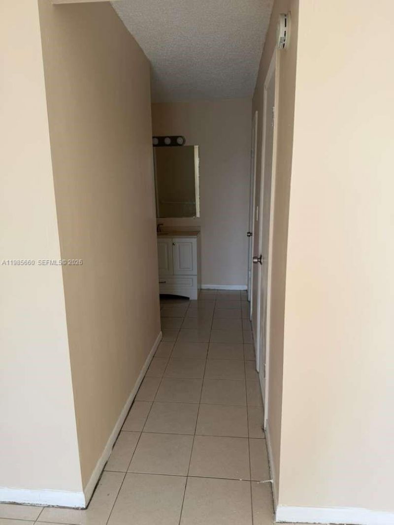9180 Fontainebleau Blvd , Unit 401, Miami, FL 33172 Photo