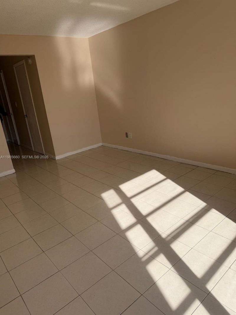 9180 Fontainebleau Blvd , Unit 401, Miami, FL 33172 Photo