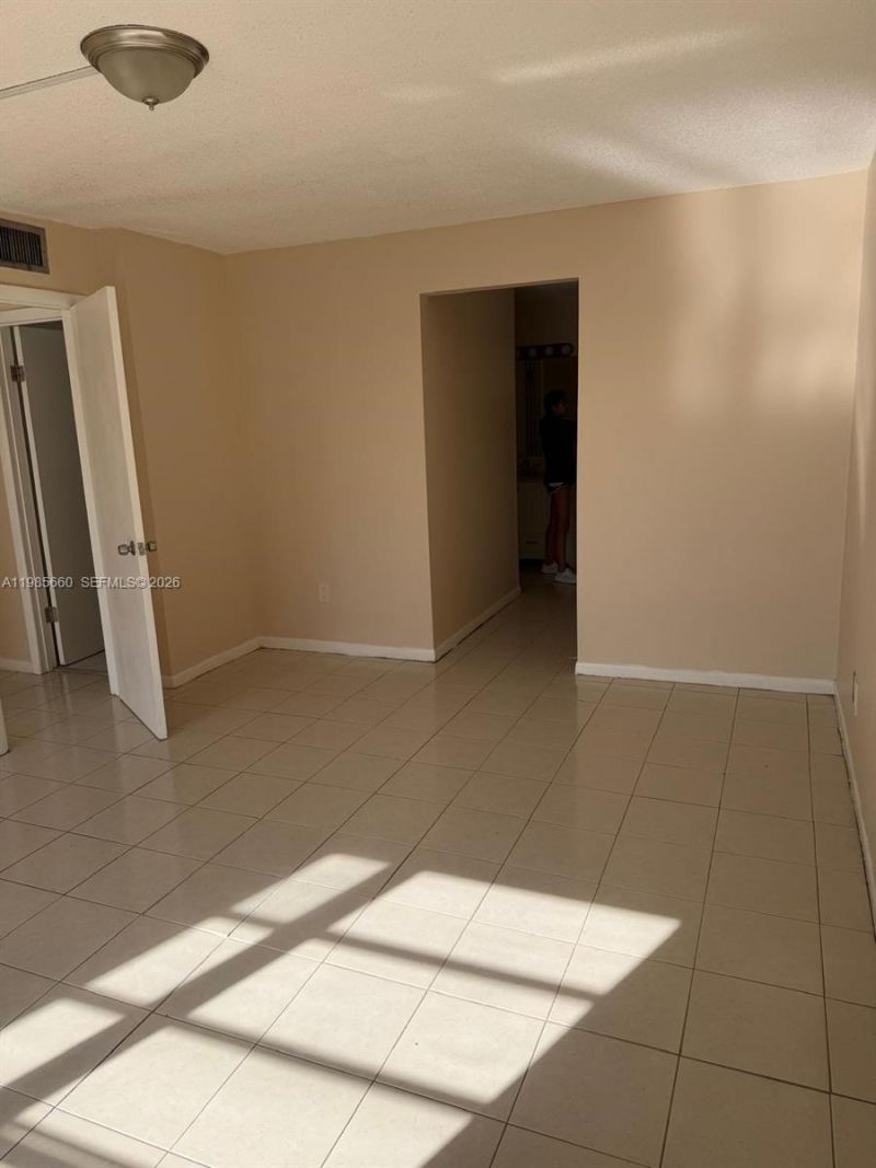 9180 Fontainebleau Blvd , Unit 401, Miami, FL 33172 Photo