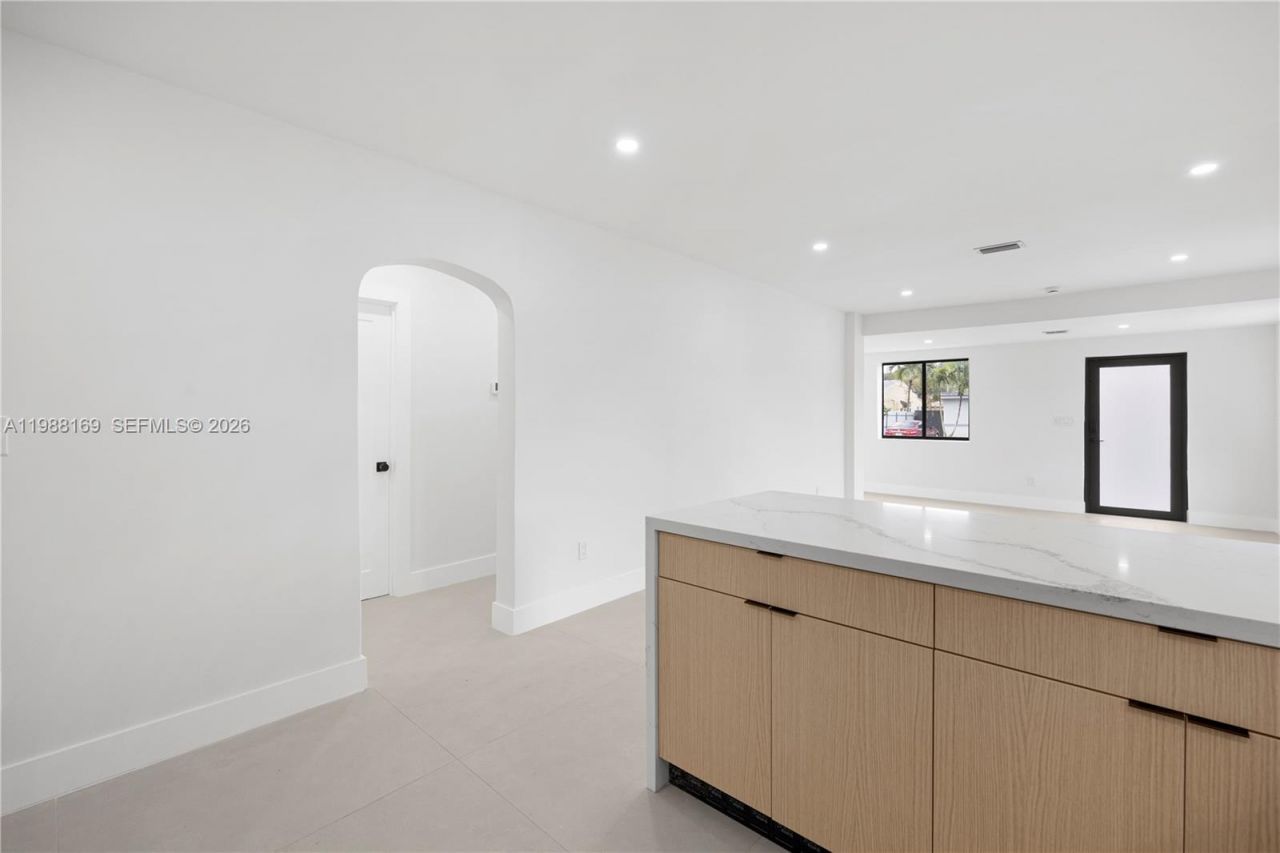 421 NW 81st St , Miami, FL 33150 Photo