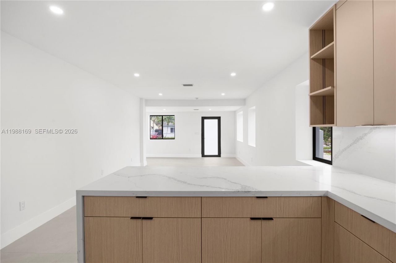 421 NW 81st St , Miami, FL 33150 Photo