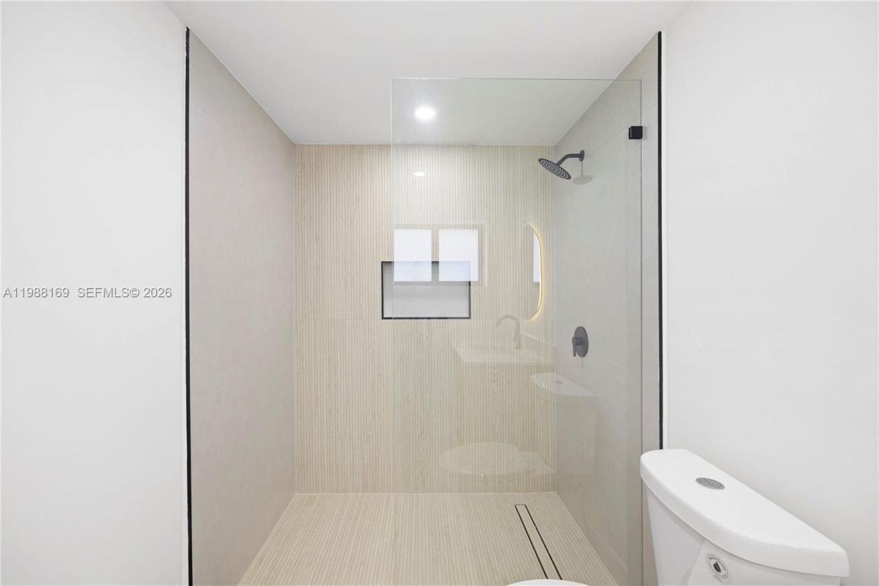 421 NW 81st St , Miami, FL 33150 Photo