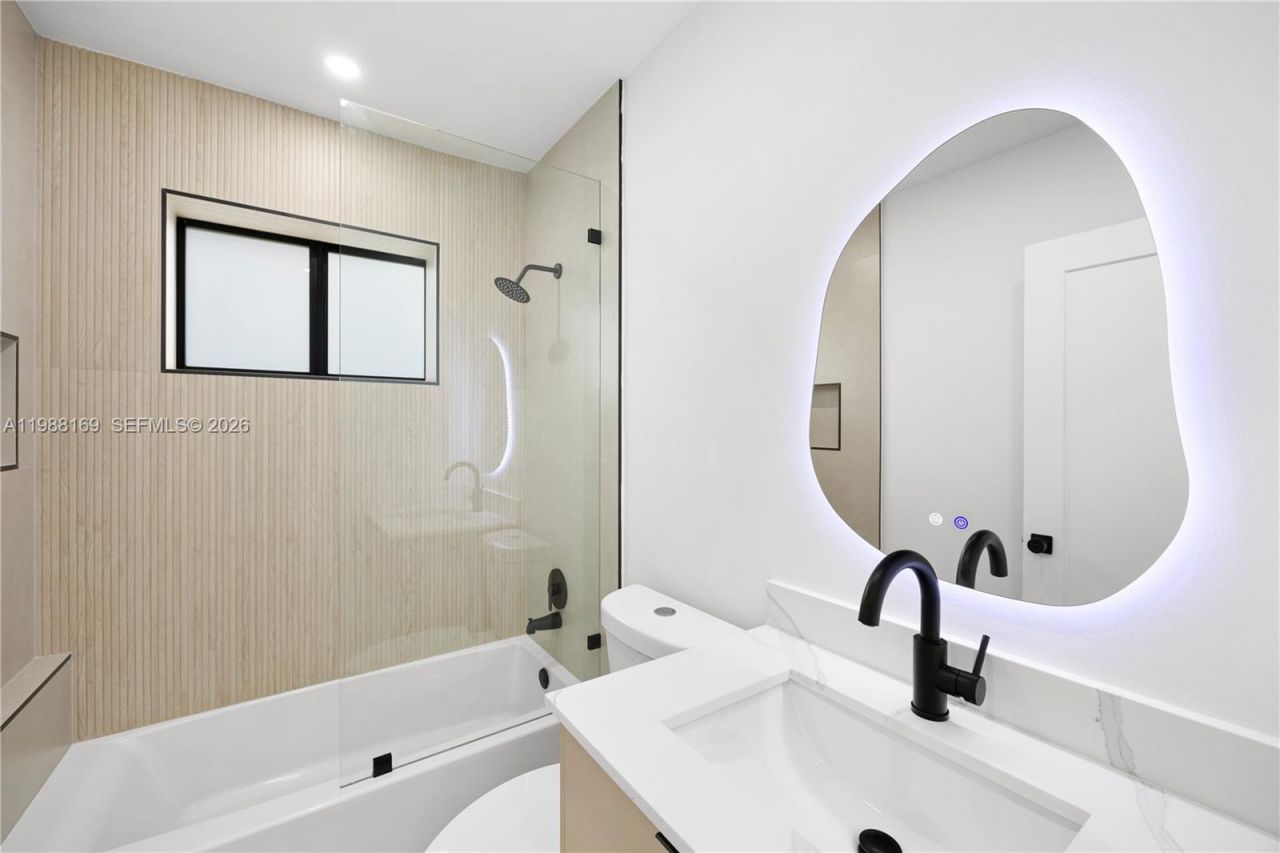 421 NW 81st St , Miami, FL 33150 Photo