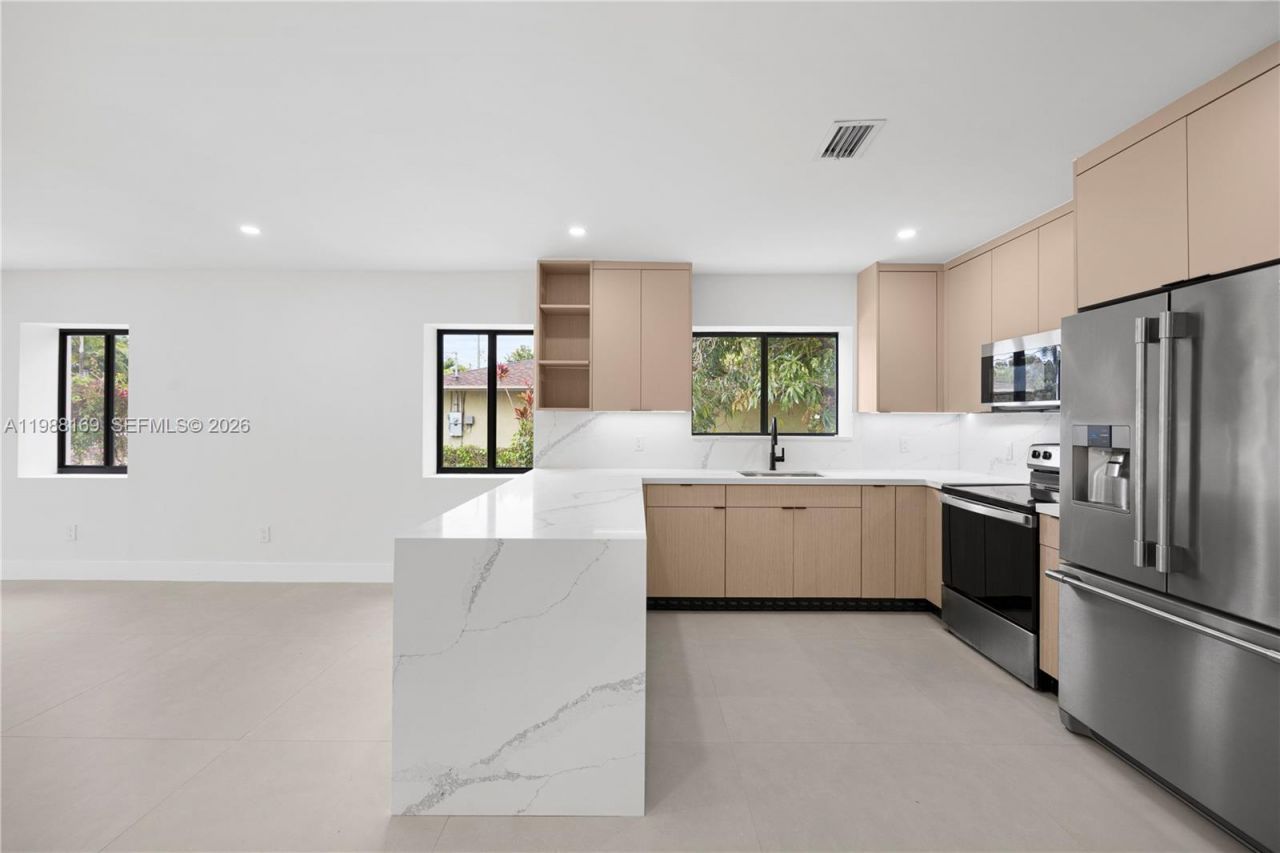 421 NW 81st St , Miami, FL 33150 Photo