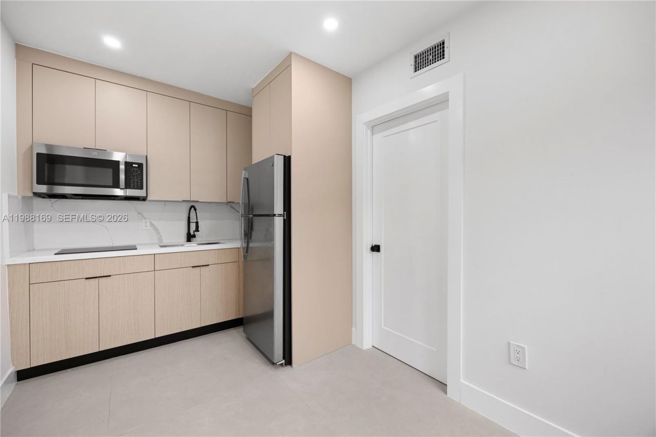 421 NW 81st St , Miami, FL 33150 Photo