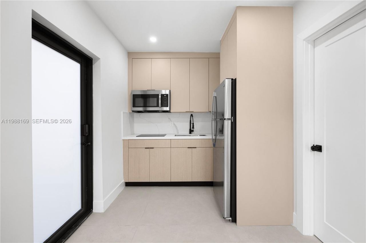 421 NW 81st St , Miami, FL 33150 Photo