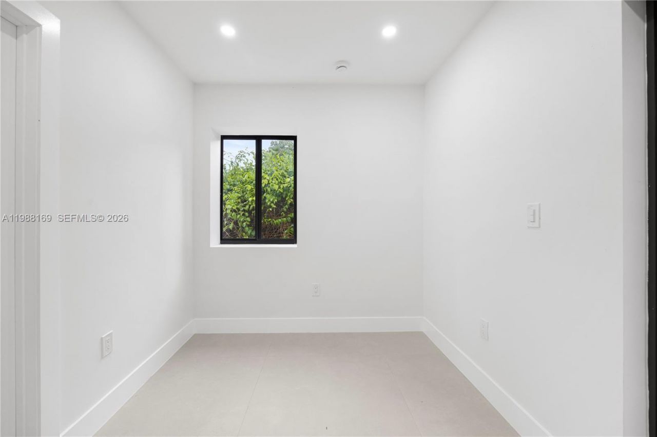 421 NW 81st St , Miami, FL 33150 Photo