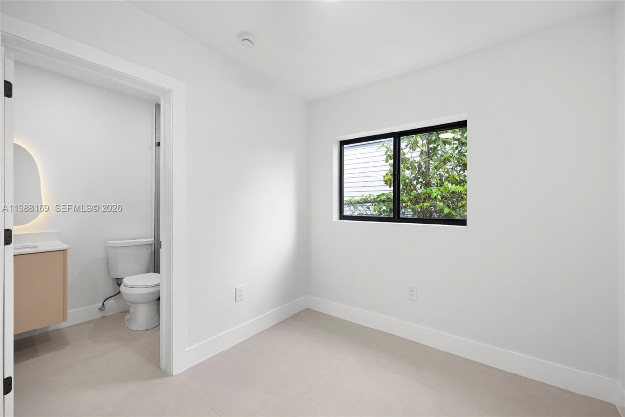 421 NW 81st St , Miami, FL 33150 Photo