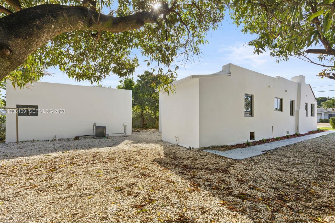 421 NW 81st St , Miami, FL 33150 Photo