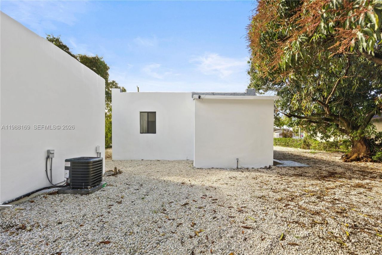 421 NW 81st St , Miami, FL 33150 Photo