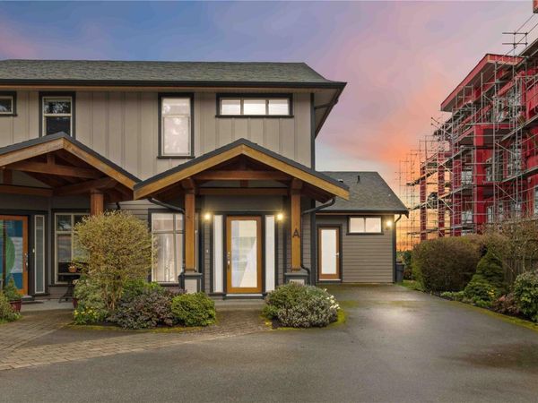 7709 East Saanich Rd, Unit A, Central Saanich, BC V8M 1M1